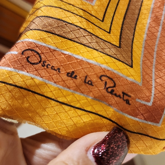 Oscar de la Renta 100% Silk Striped Neck Scarf 30" x 30" - Picture 3 of 12